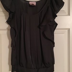 Grey flirty blouse. Worn once . Super cute on!
